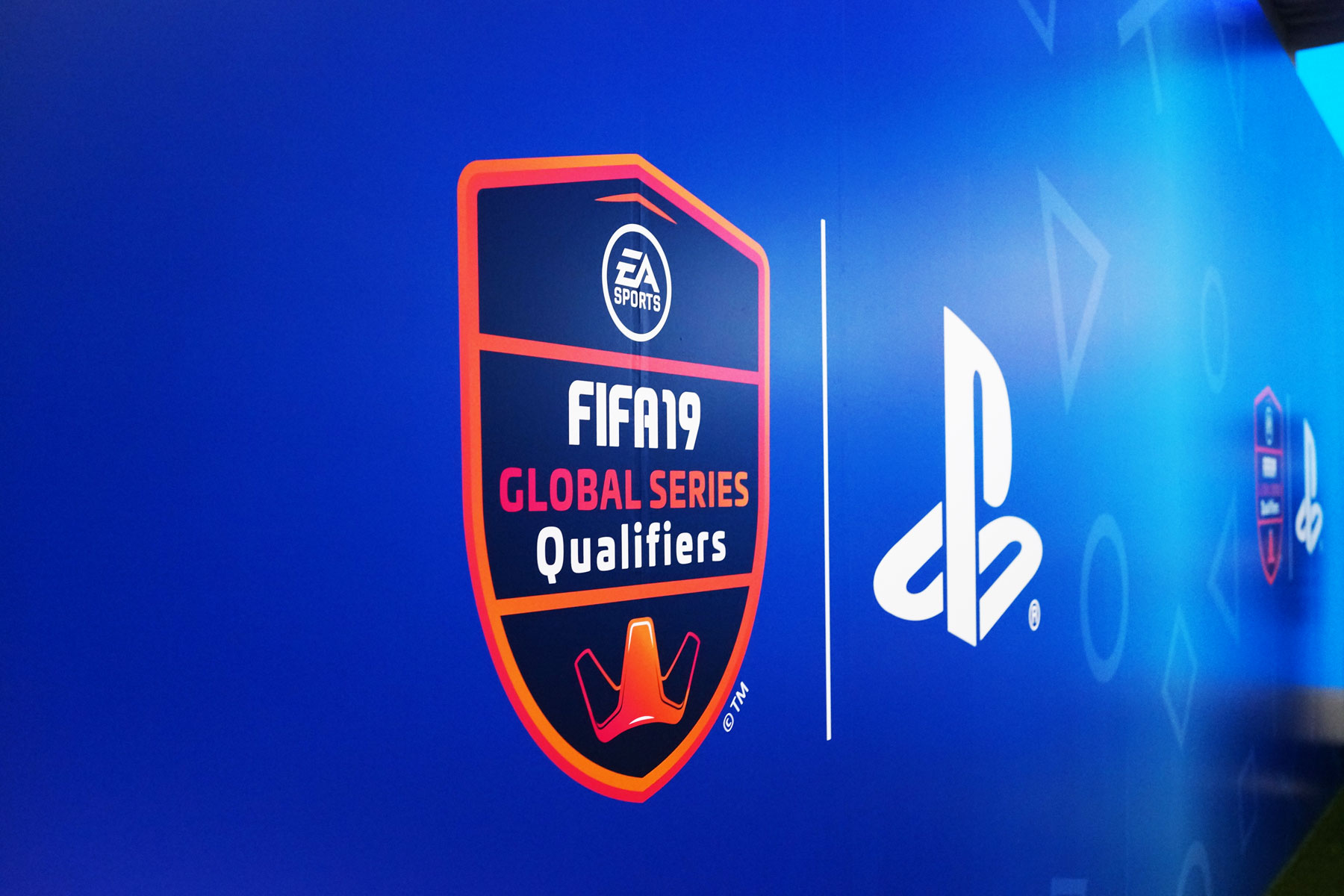 翻訳記事 Fifaとea社が Fifa Eworld Cup 19 の出場権を懸けたfifa 19 Global Seriesの詳細を発表 Vamola Efootball News