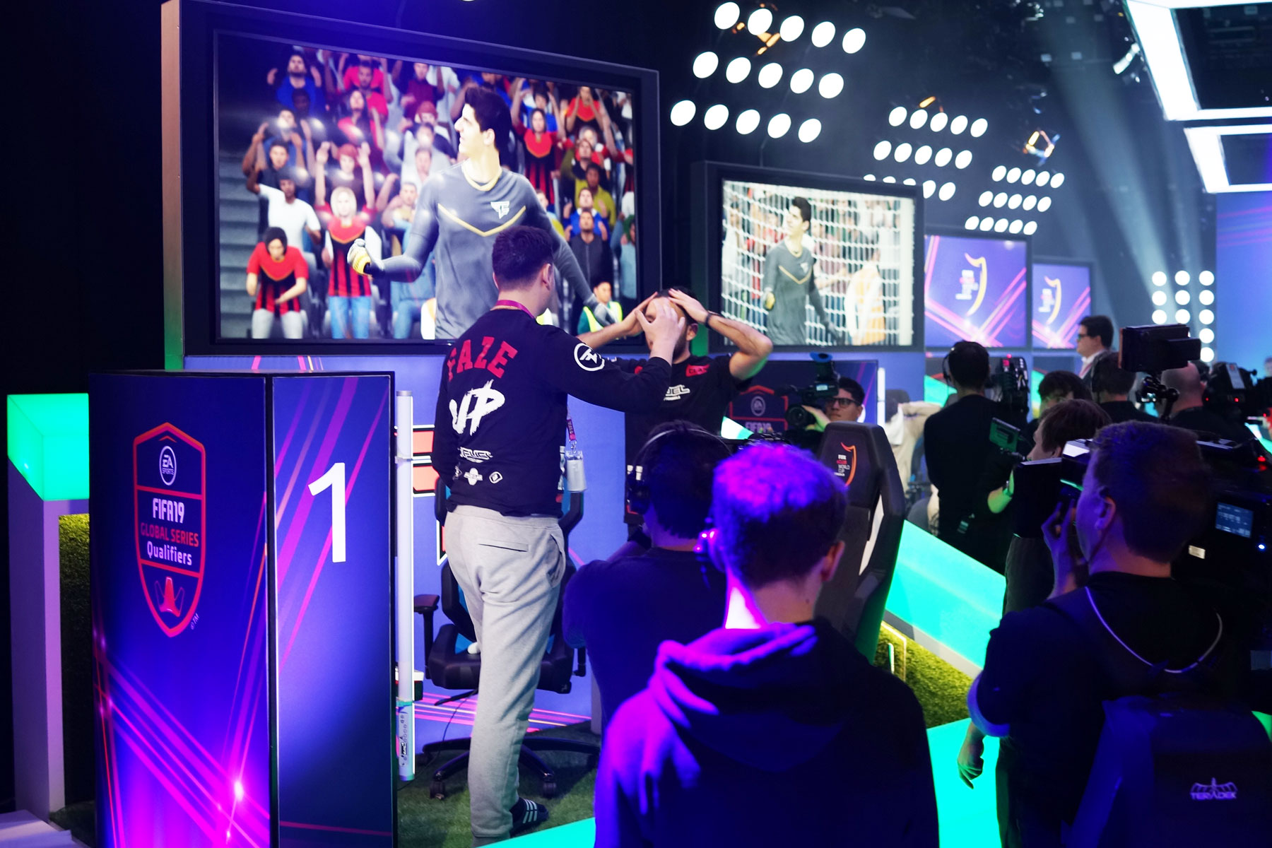 速報 Eクラブw杯19 優勝候補king Esports 新星トルコfutbolist 仏ディジョン 米faze Clanが準決勝進出 Vamola Efootball News