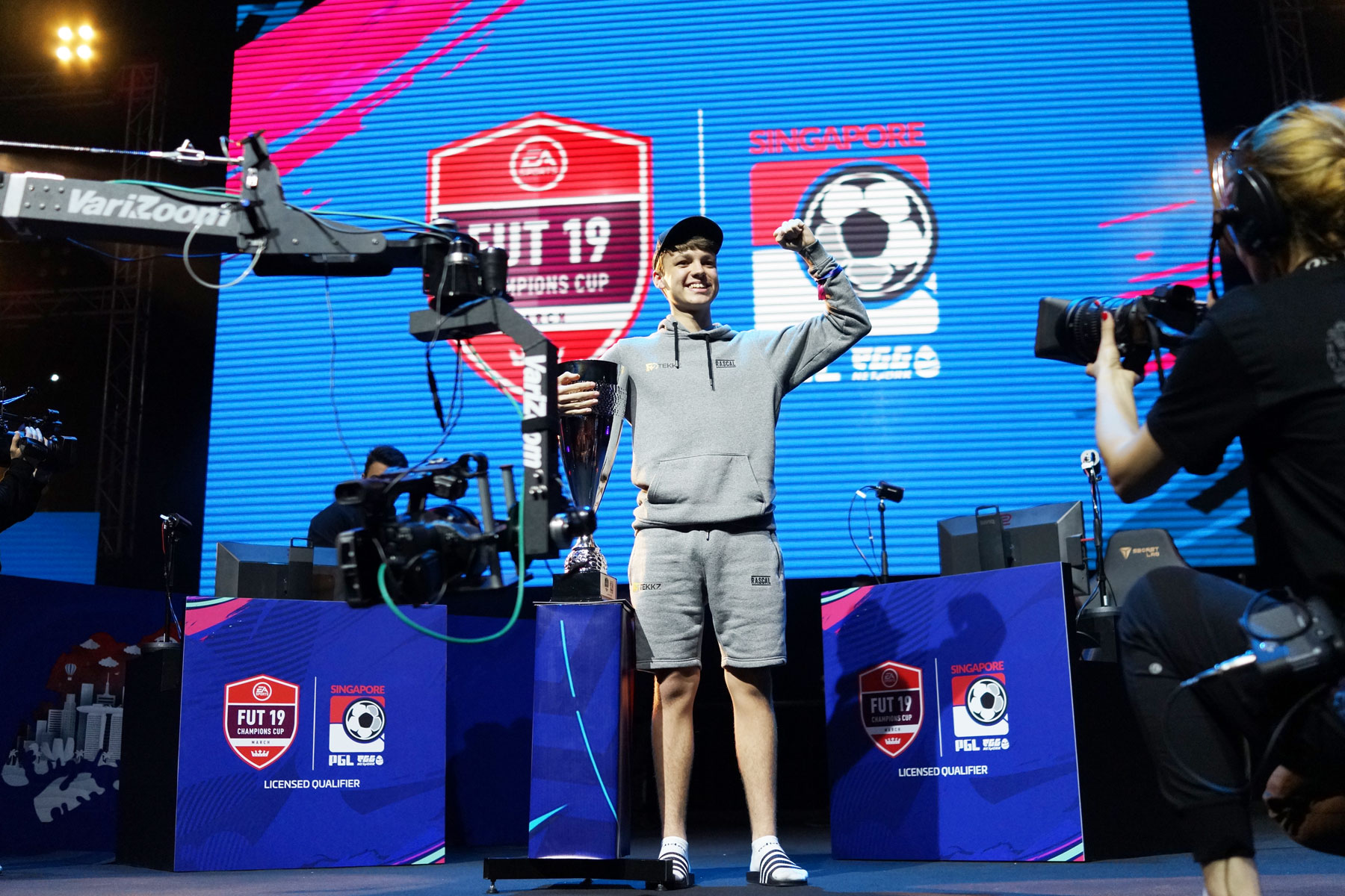 Fifa19シンガポール世界大会 イギリス代表テックズ 2大会連続5度目の優勝 史上最高 称賛の声が集まる Vamola Efootball News